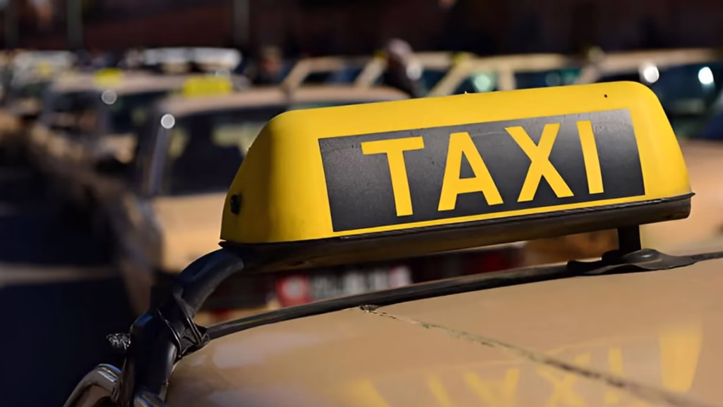 Price breakdown chart for private transfer vehicles at Marrakech Menara Airport